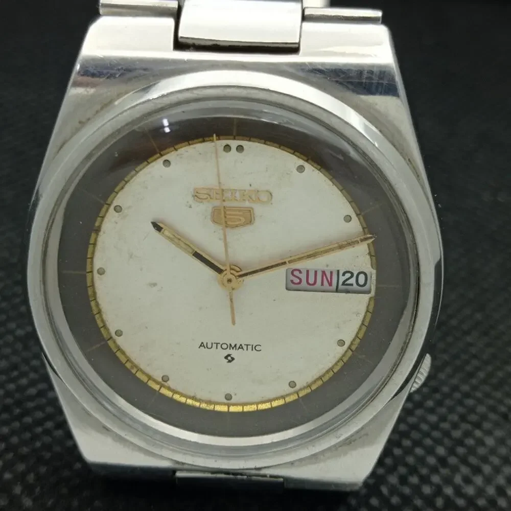 Vintage 1994 Seiko Automatic Mens Silver Watch W/daydate & Gold accents